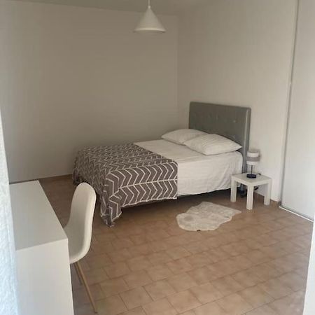 Appartement A 100 M De La Gare Port-de-Bouc Eksteriør billede