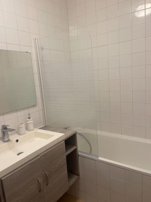 Appartement A 100 M De La Gare Port-de-Bouc Eksteriør billede