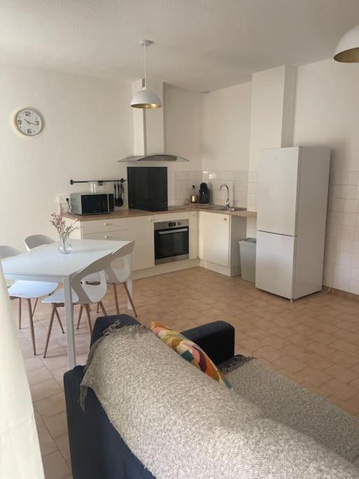 Appartement A 100 M De La Gare Port-de-Bouc Eksteriør billede