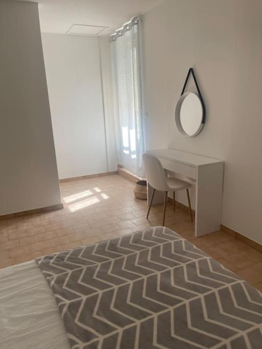 Appartement A 100 M De La Gare Port-de-Bouc Eksteriør billede